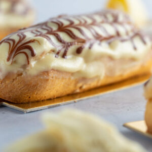 Bomba de Creme e Cobertura de Chocolate Branco