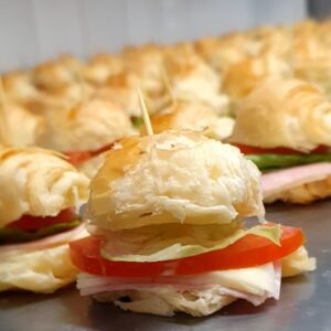 Lanchinho Croissant c/ Peito de Peru Alface e Tomate