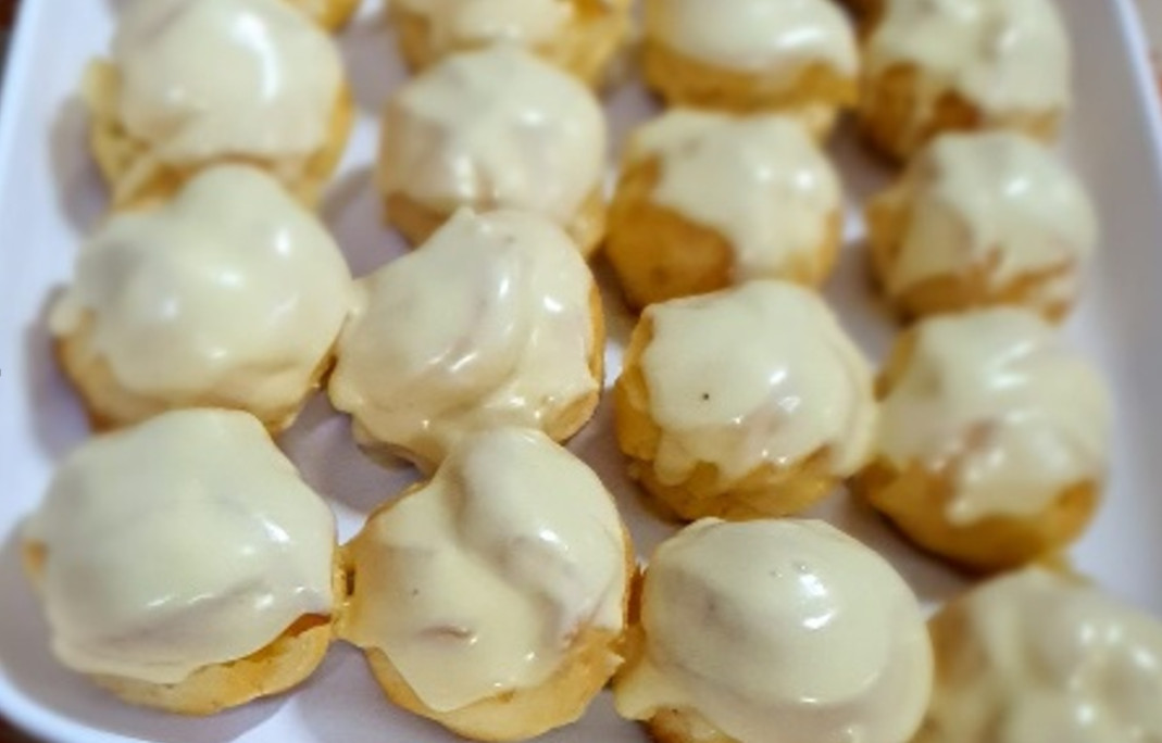 Bomba Recheada com Doce de Leite Cobertura Chocolate