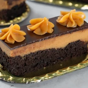 Fatia Cake de Chocolate c/ Pudim de Doce de Leite