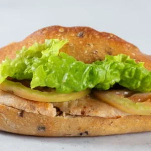 Lanche de Frango Grelhado no Pão de Azeitona